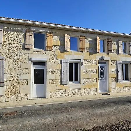 Дом отдыха Maison Charentaise Renovee, 5min Plages, 10 Pers, Wi-fi, Bbq, Parking, Linge Inclus - Fr-1-71-103 *